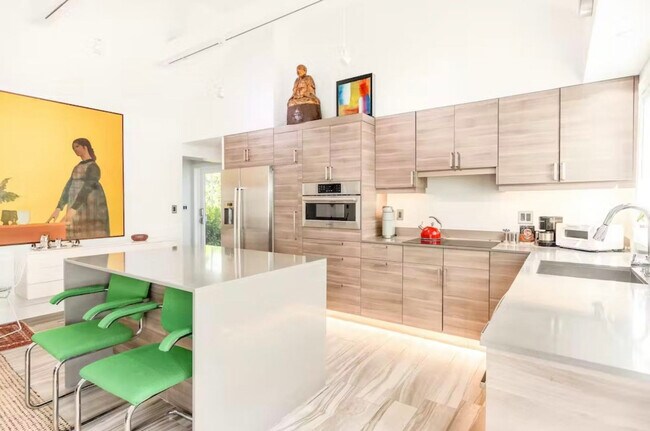 Building Photo - 629 Elizabeth St