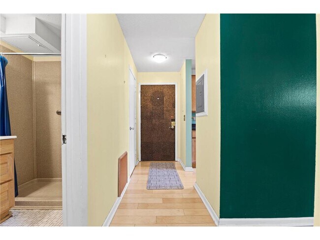 Building Photo - 520 Ridgewood Ave