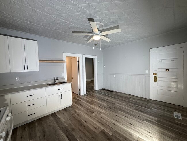 Building Photo - 227 White St