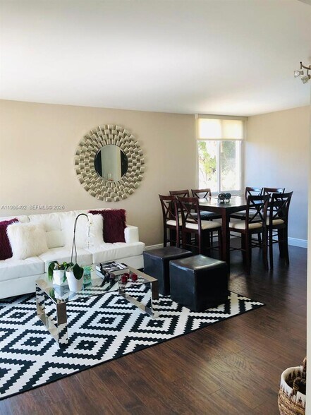 Building Photo - 800 N Miami Ave