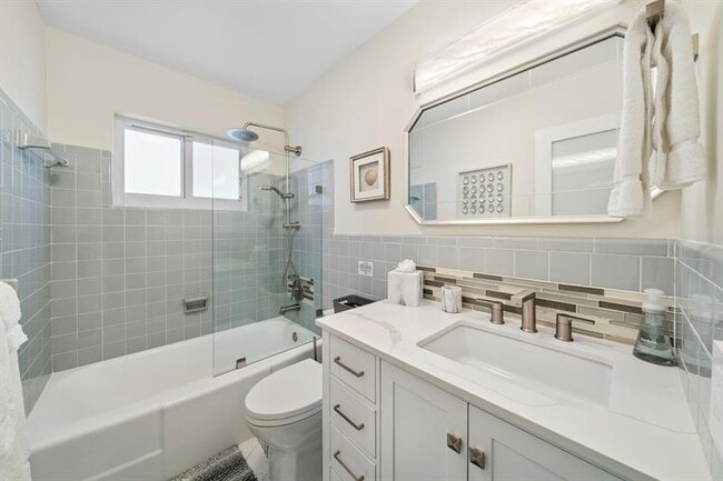 Building Photo - 4804-4806-4806 NE 21st Ave