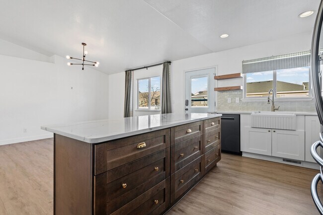 Building Photo - 1572 S Bridle Path Loop