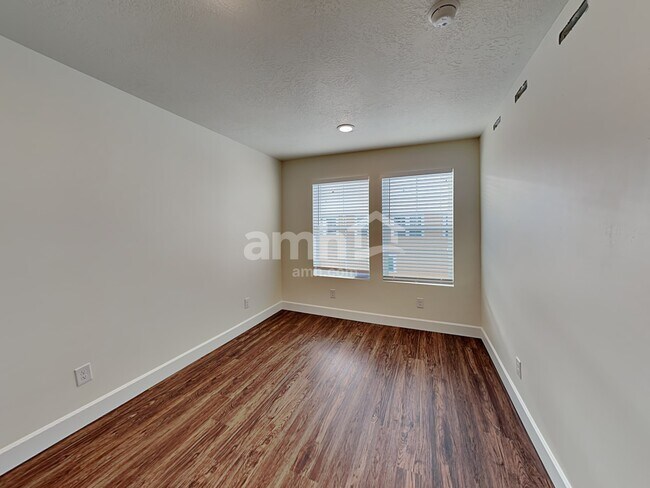 Building Photo - 6051 W Copperhawk Dr