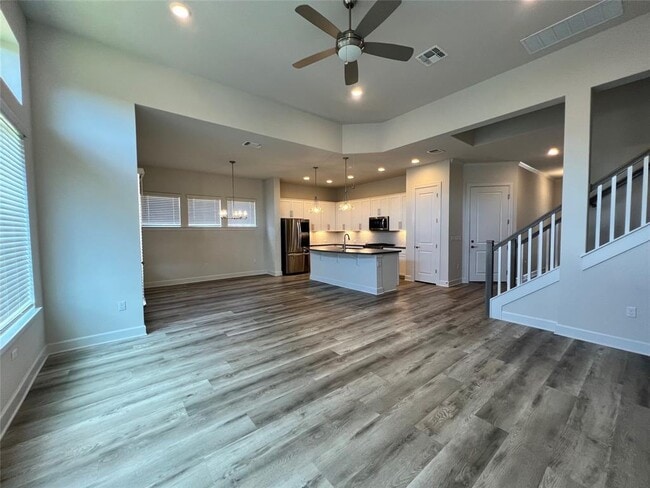 Primary Photo - 5820 Harper Park Dr