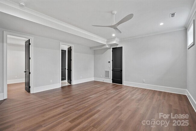 Building Photo - 805 Naples Dr