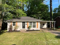 Building Photo - 2326 Chipola Dr