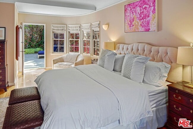 Building Photo - 10614 Le Conte Ave