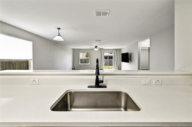 Building Photo - 6813 Sabrina Dr