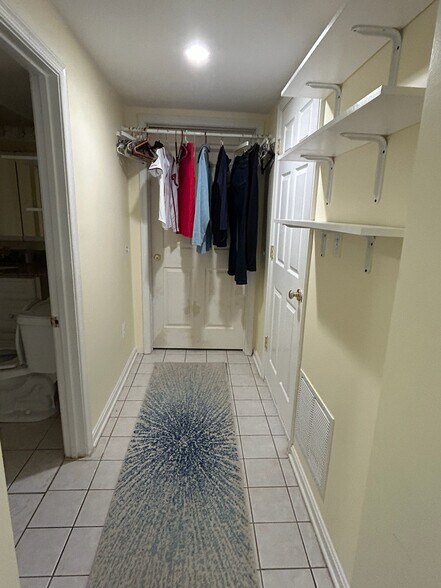 Building Photo - 2422 Observatory Pl NW