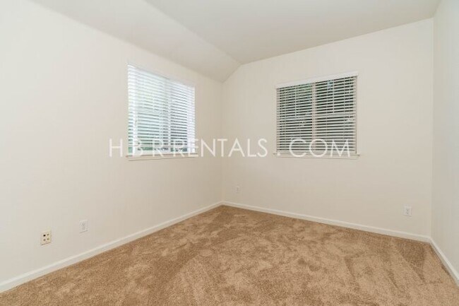 Building Photo - Charming 3-Bed, 3-Bath with 2,037 Sq Ft of Comfort in Mountain House!