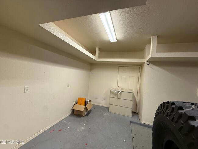 Building Photo - 3637 Tierra Vergel Dr
