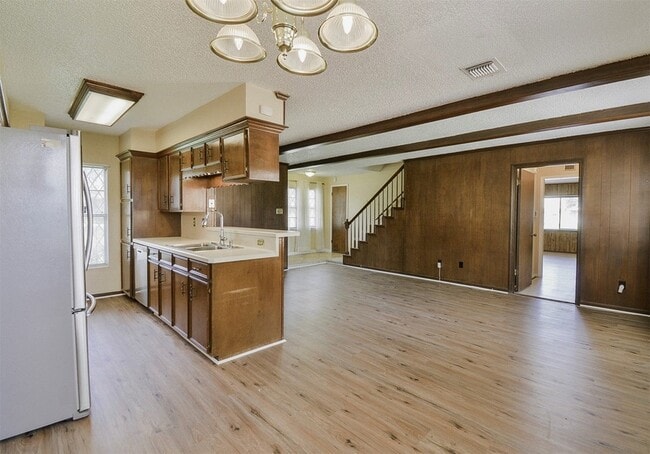 Building Photo - 13915 Roundstone Ln