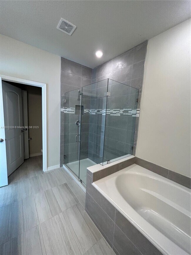 Building Photo - 2112 Appleton Cir S
