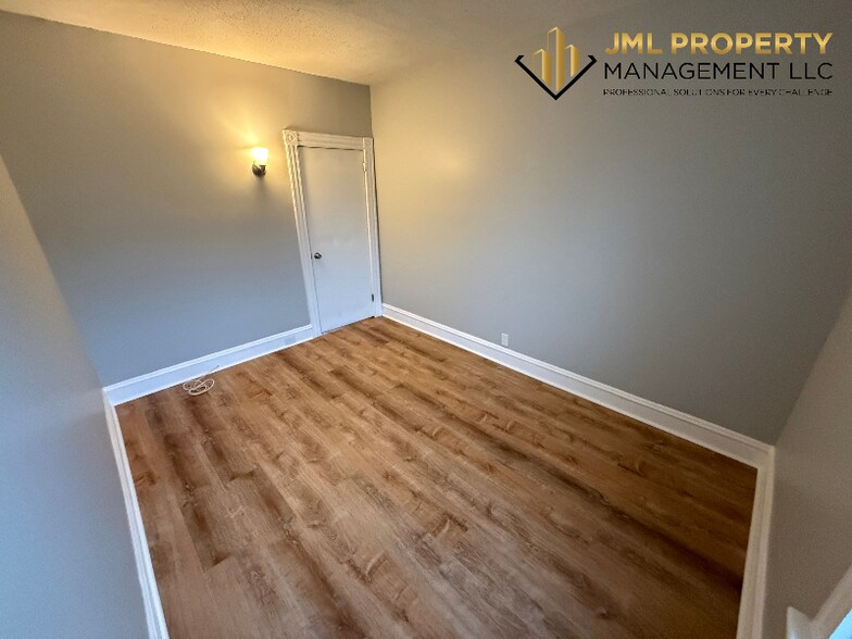 Building Photo - 117 Irving St