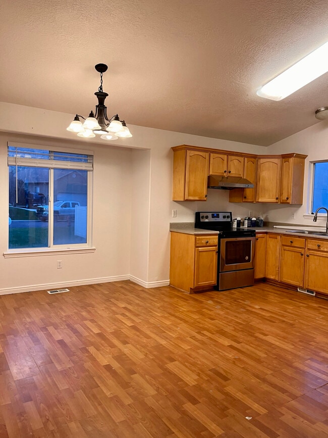 Building Photo - 845 Apple Grove Ln