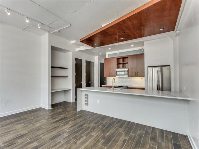 Building Photo - 2600 W 7th St