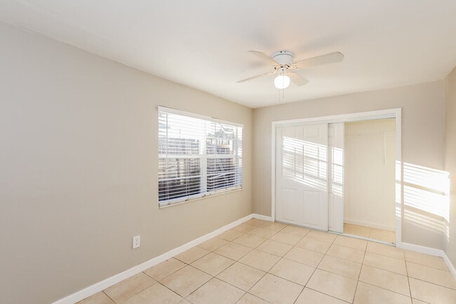 Building Photo - 6054 SW 19th St