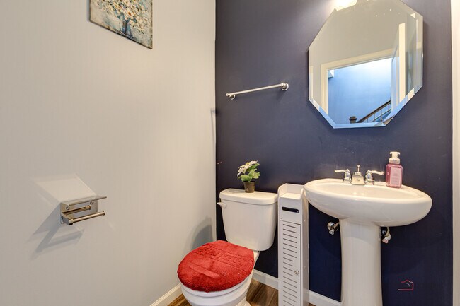 Building Photo - 573 Watercress Dr