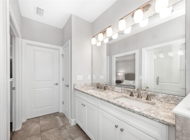 Building Photo - 4022 Rocky Shores Dr