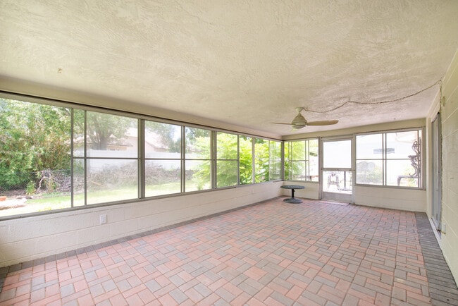 Building Photo - 6143 Tanglewood Dr NE