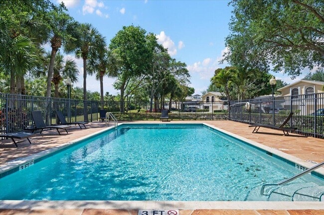 Building Photo - 12556 Woodmill Dr