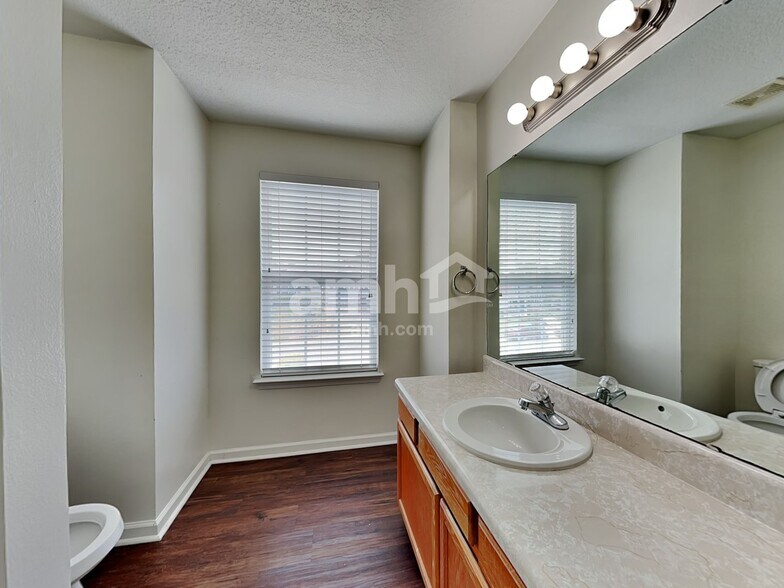 Building Photo - 211 Juniper Leaf Way