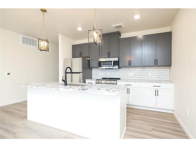 Building Photo - 28 7th St NE