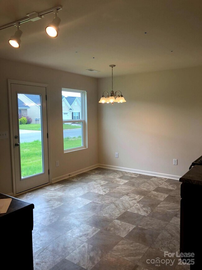 Building Photo - 1704 Overcreek Cir
