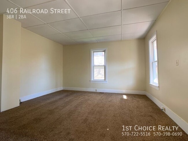 Building Photo - 406 Railroad St