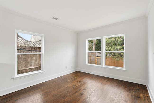 Building Photo - 612 W Alabama St