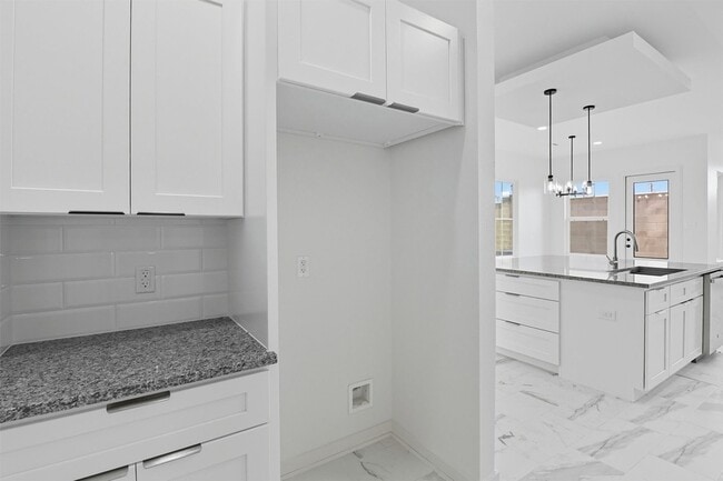 Building Photo - 2927 El Fenice Ln