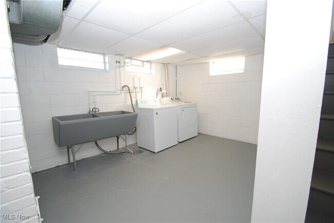 Building Photo - 26650 Detroit Rd