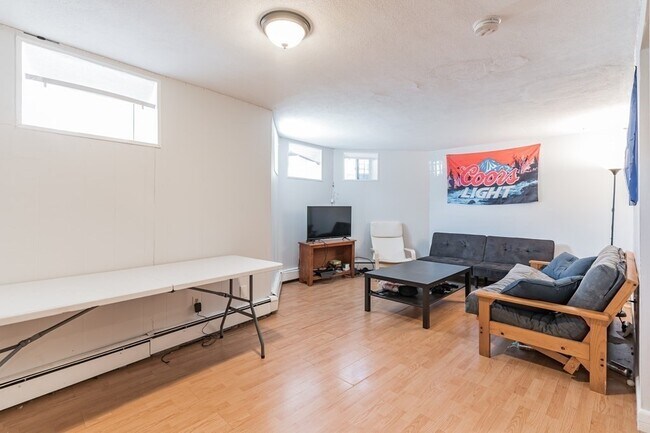 Building Photo - 136 Chiswick Rd