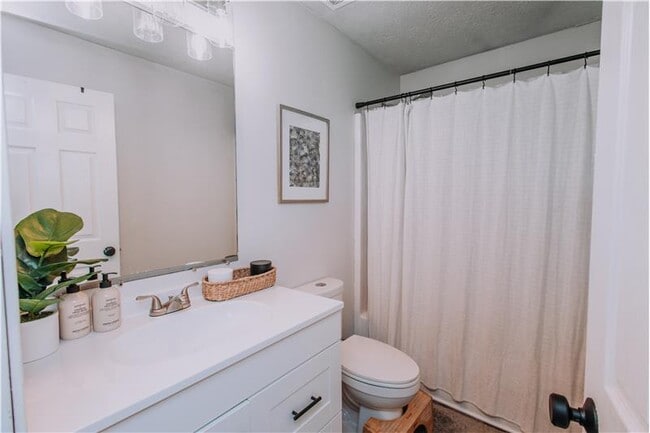 Building Photo - 1930 Independence Rd