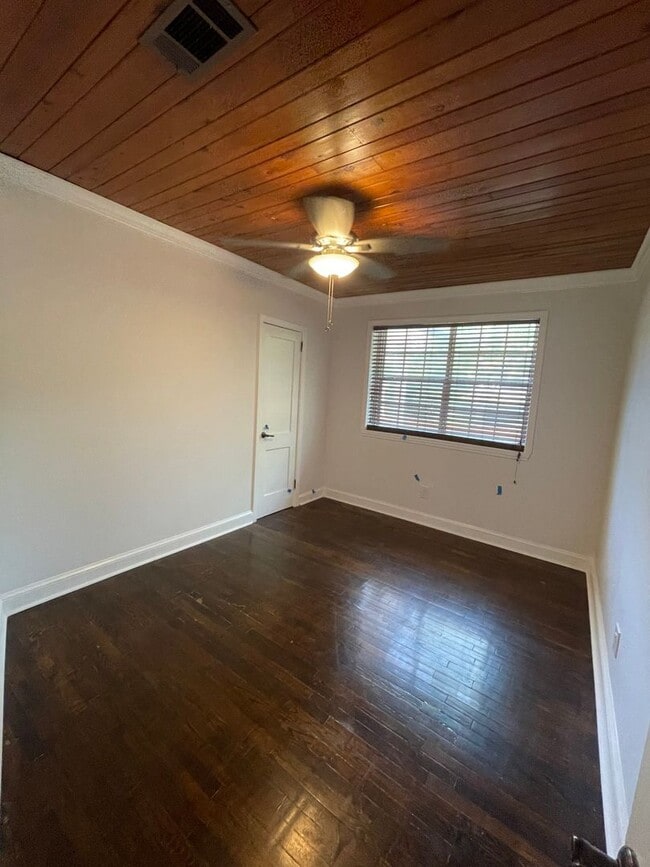 Building Photo - Remodeled 4/2 by Cascades Park