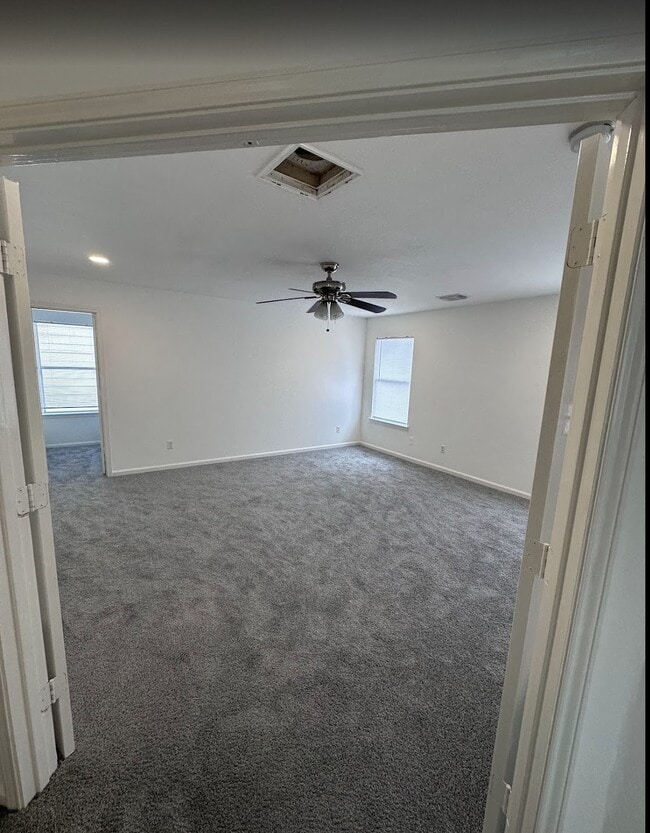 Building Photo - 9611 Rads Point