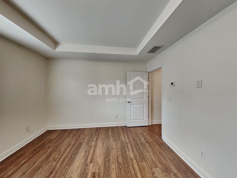 Building Photo - 8137 Willowbank Way