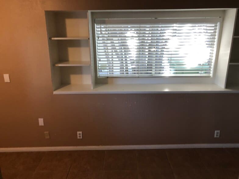 Binus room - 5775 Bertrand Ave