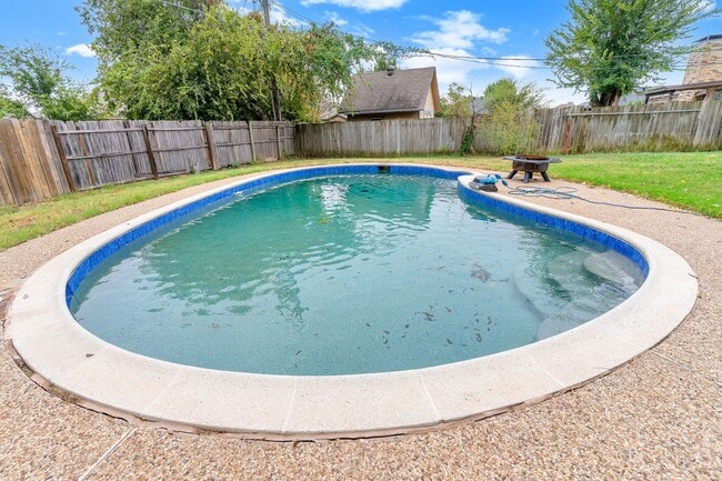 Building Photo - 1602 Spring Branch Dr