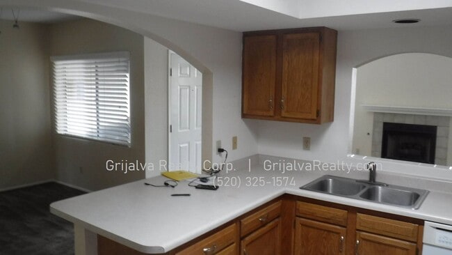 Building Photo - Cute 2 Bedroom, 2 Bath Townhome  (Speedway...