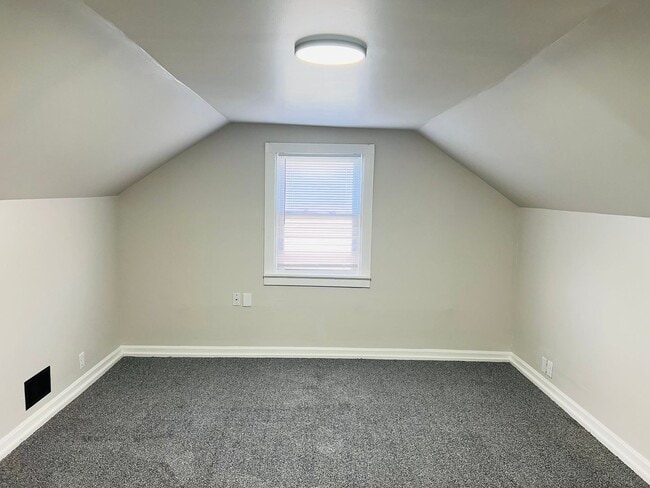 Building Photo - Gorgeous Renovated 3 Bedroom House!