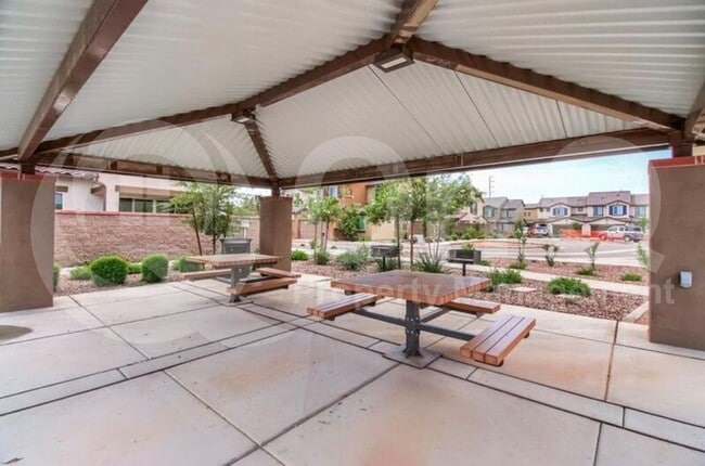 Building Photo - 1255 N Arizona Ave