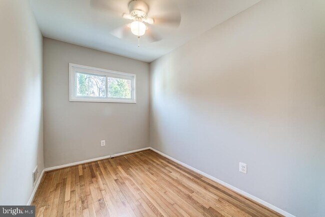Building Photo - 10736 Maple St