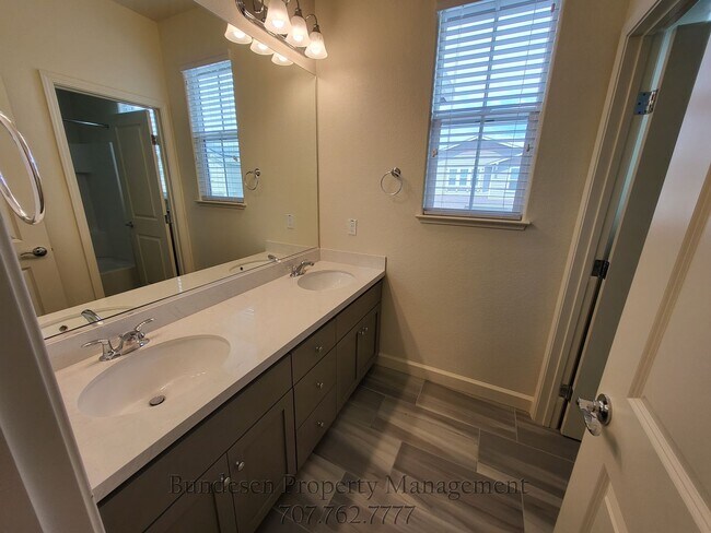 Building Photo - Beautiful 4 Bed / 3 Bath Home in Desirable WillowGlen Community ~7610 Wildrose Way, Rohnert Park