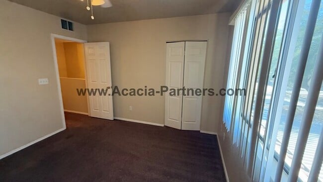 Building Photo - Gated Two Bedroom Townhome
