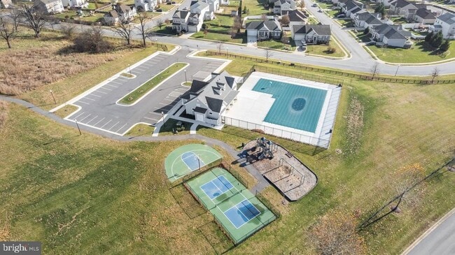 Building Photo - 569 Seeback Dr