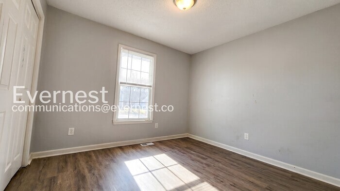 Building Photo - 345 Bomar Ln