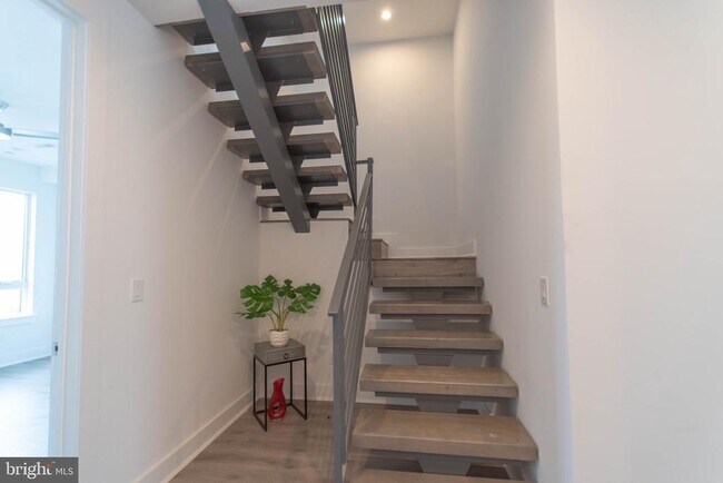 Building Photo - 105 Olive St