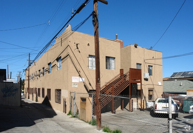 Building Photo - 1424 Chestnut Ave