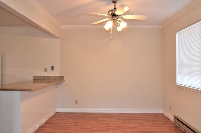 Building Photo - Ground Floor Condo in Wonderful Warm Sprin...